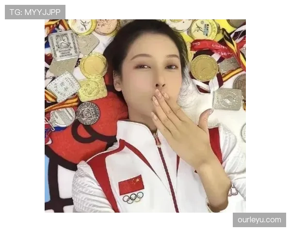 吴柳芳出门就像开挂，普通日子谁能比？