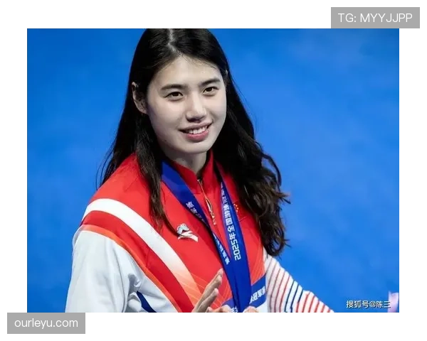 张雨霏泳镜背后那张脸，居然和赛场上判若两人？