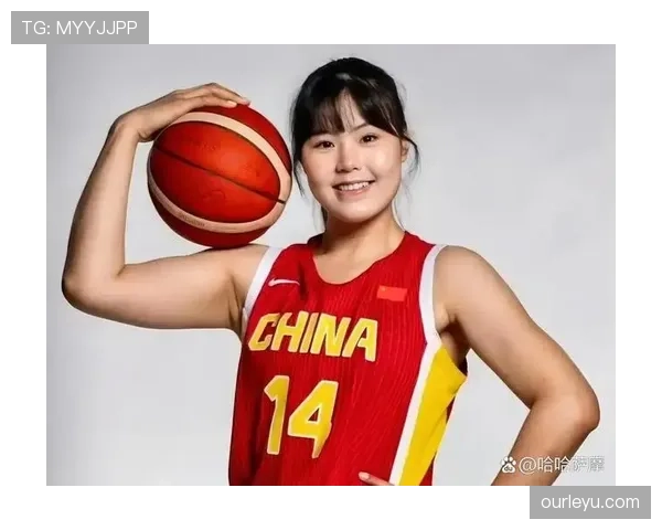 李月汝家里浴室比我家客厅还大，打球看起来差点意思了吧？